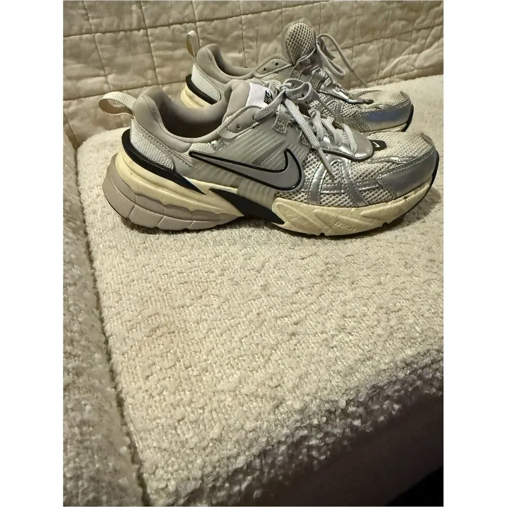 NIKE - V2K Run - Women’s Shoes - W 8 / M 6.5